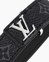 Detalle del cierre de Pulsera LV Slim negra