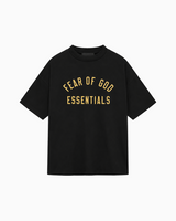 Fear Of God Essentials Jersey Crewneck Polera Black FW24, vista frontal con letras amarillas